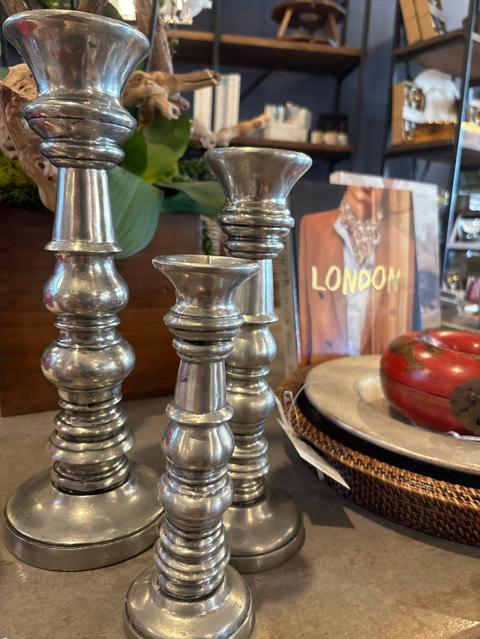 METAL PILLAR CANDLESTICKS