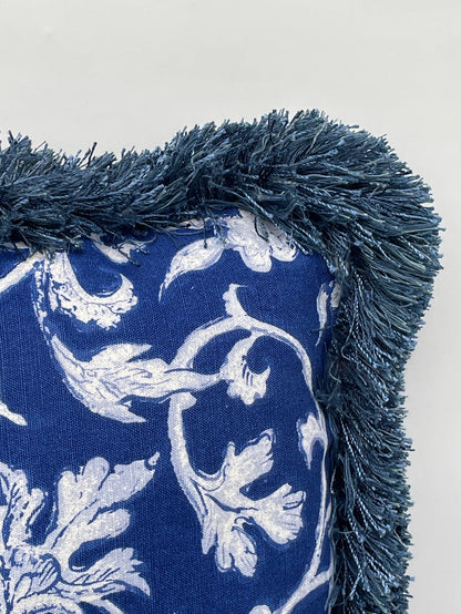 PILLOW NAVY AND WHITE PATTERN WITH BLIUE FRINGE