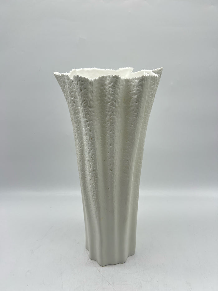 VASE WHITE TEXTURED